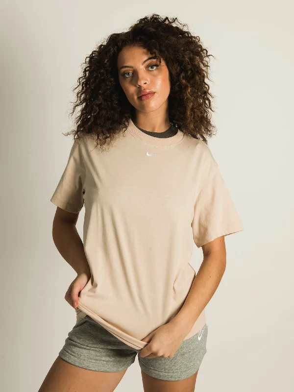 NIKE SPORTSWEAR ESSENTIALS BOYFRIEND T-SHIRT - CLEARANCE Plaid T-Shirt Polka Dot Checkered NIKE SPORTSWEAR ESSENTIALS BOYFRIEND T-SHIRT - CLEARANCE Plaid T-Shirt Polka Dot Checkered