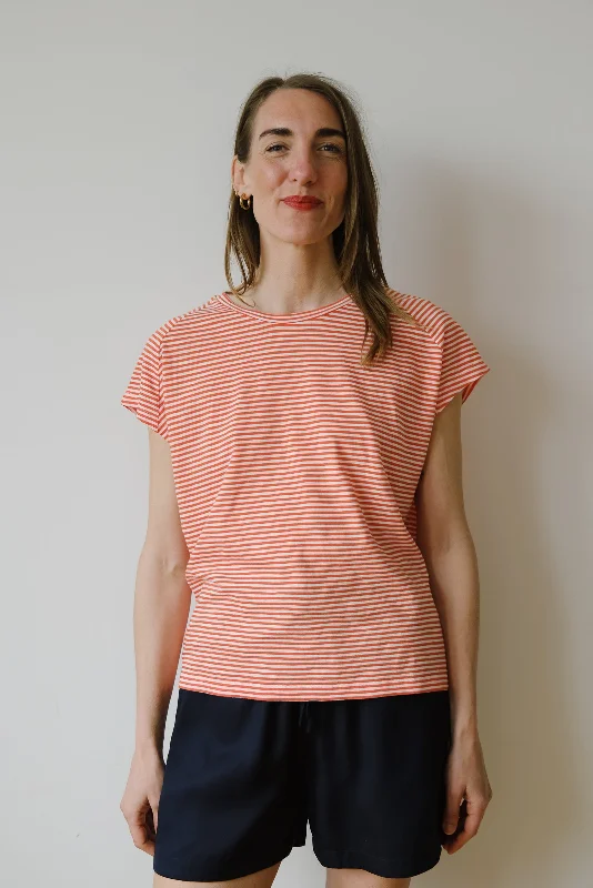 t-shirt - oneliaa striped - poppy red/oatmilk Welt Pockets Slit Pockets Flap Pockets t-shirt - oneliaa striped - poppy red/oatmilk Welt Pockets Slit Pockets Flap Pockets
